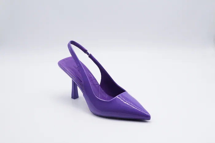 HEELS ES23-1221 — H.E.R